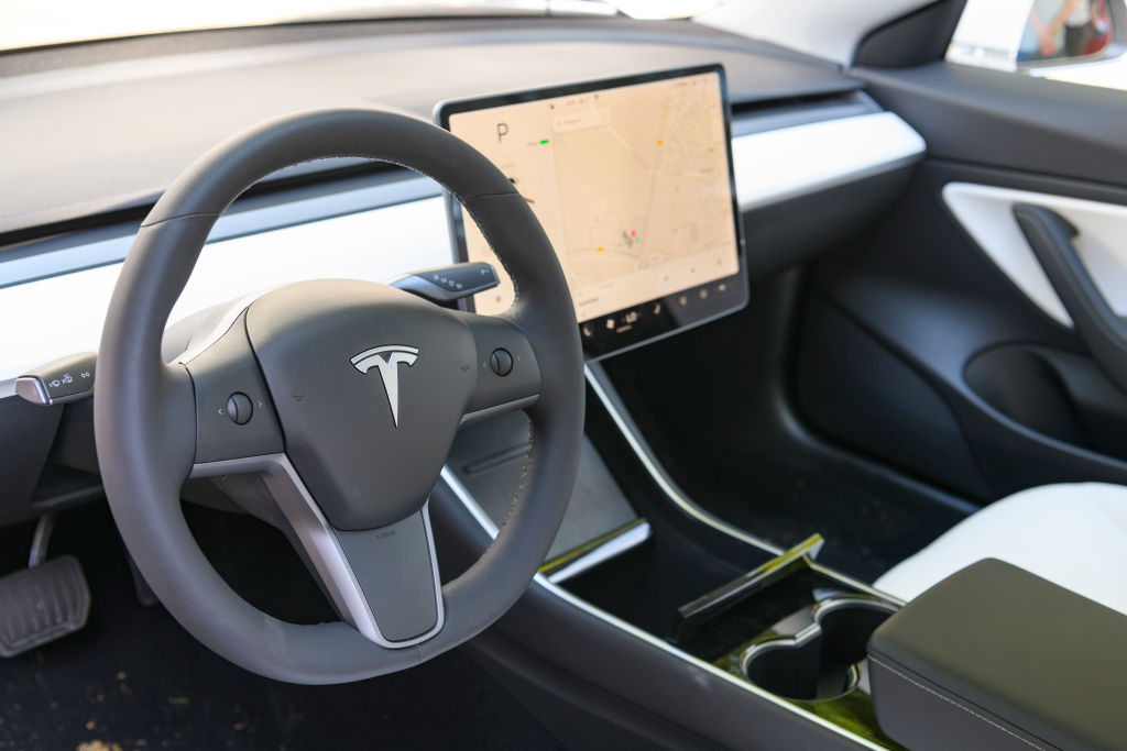 Tesla will now only offer fully self-driving (with supervision) subscriptions