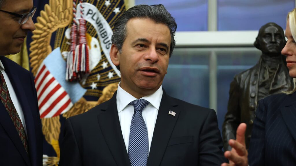 FDA chief warns U.S. lags behind China in early drug trials