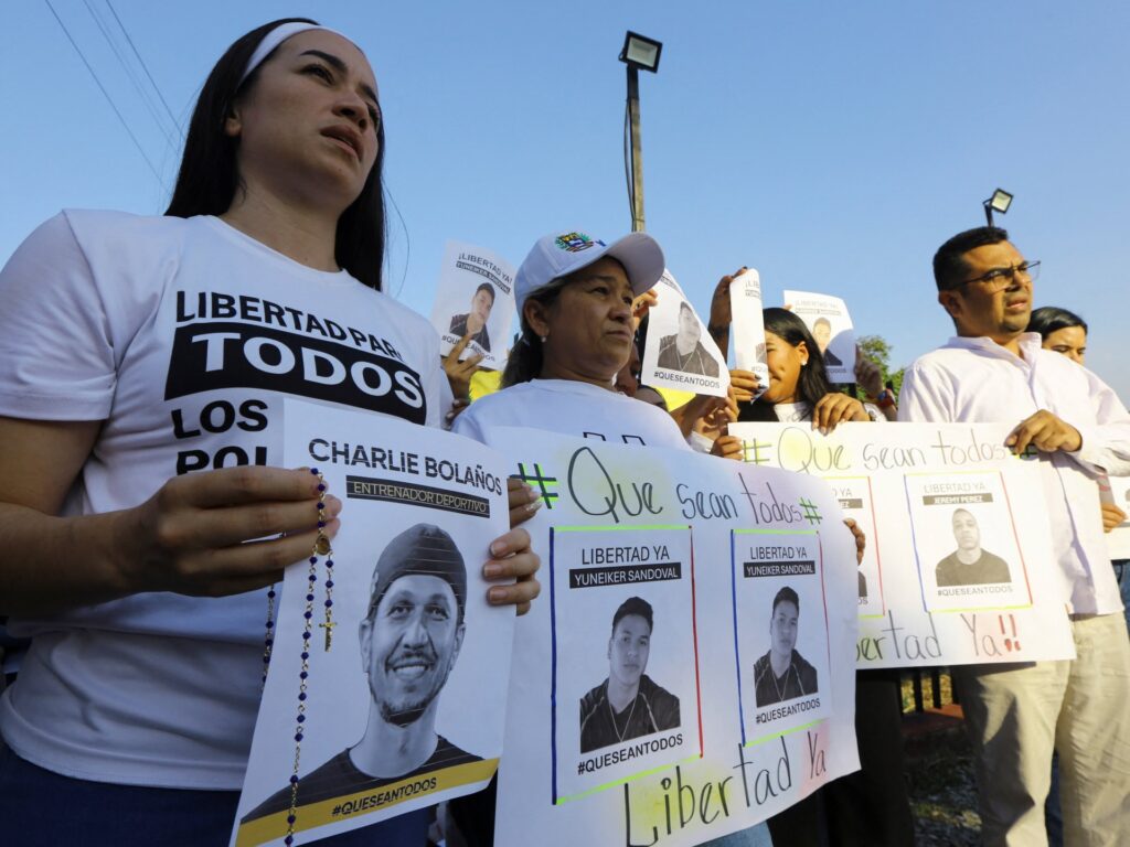 Venezuela grants amnesty to free hundreds of political detainees | Human Rights News